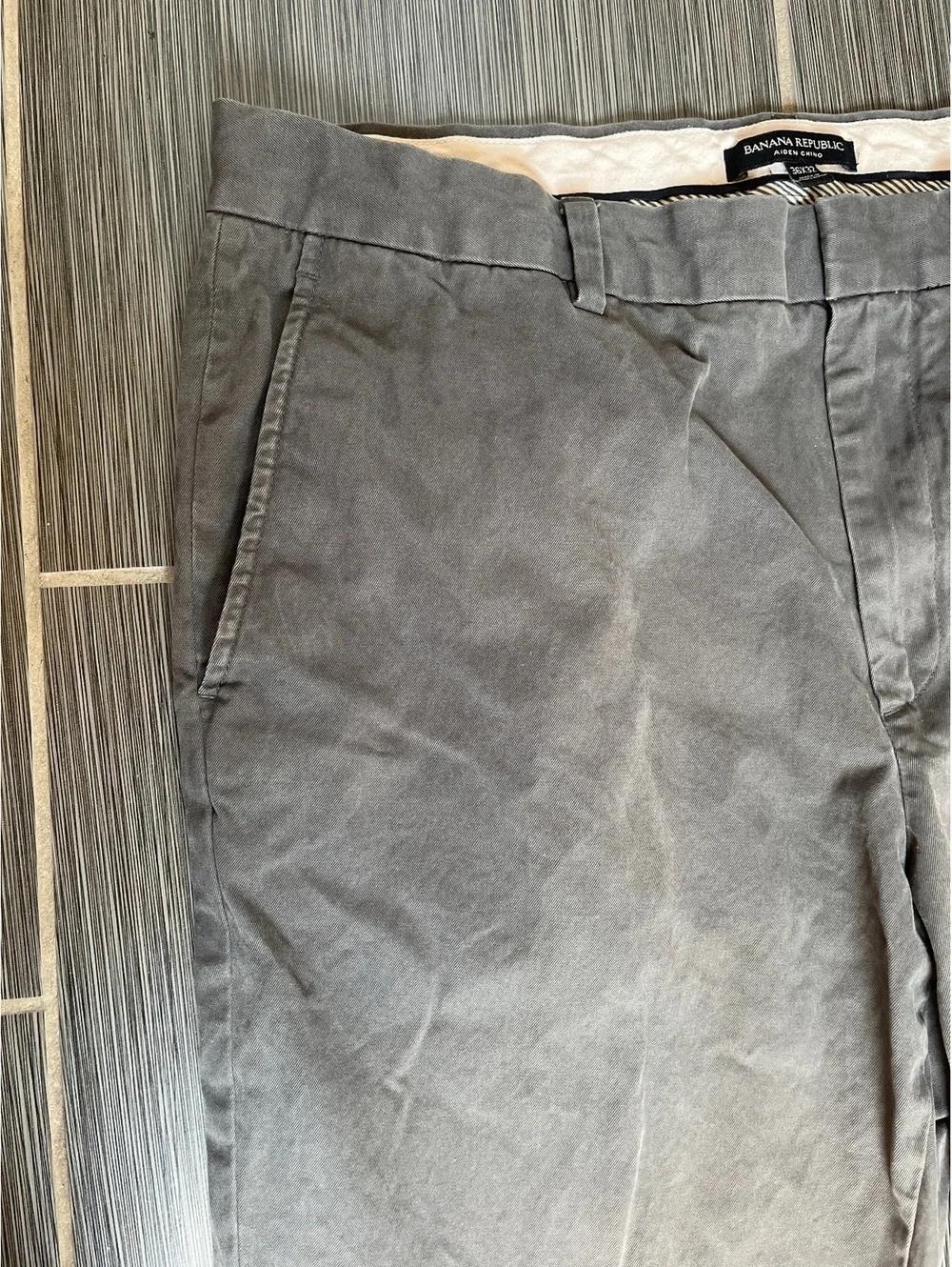 Banana Republic Aiden Men’s Chinos | Charcoal Gray | 36x32 | Excellent Condition